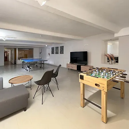 Apartment 33 O, 4 And Whirlpool