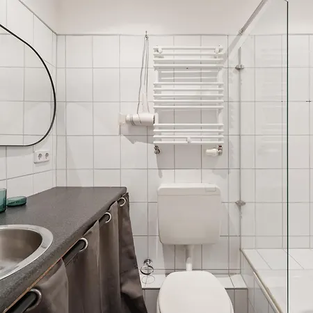 33 O, 4 And Whirlpool Apartment