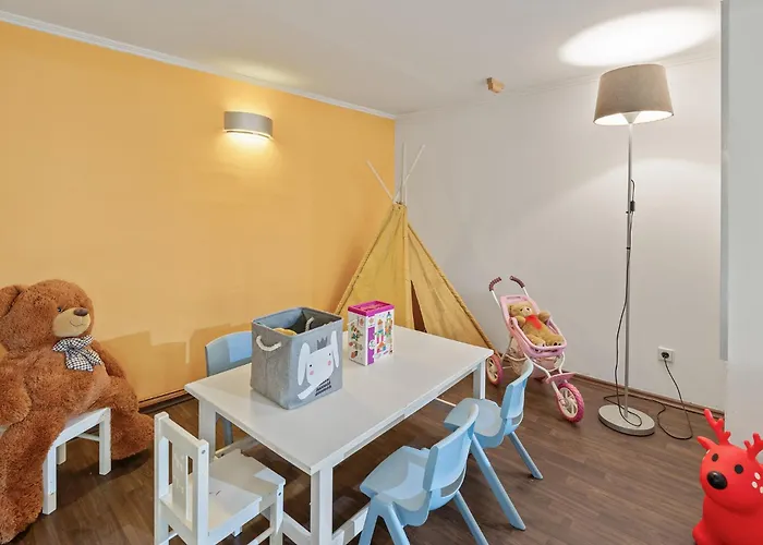 33 O, 185 Sqm With Whirlpool And Kids Play *