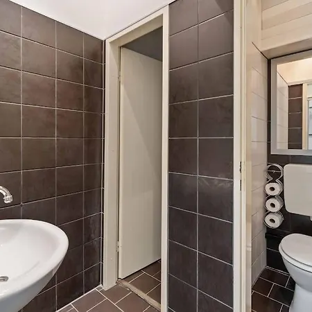 33 O, 4 And Whirlpool * Berlin