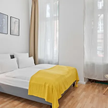 Apartment 33 O, 4 And Whirlpool Berlin