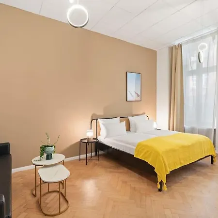 33 O, 4 And Whirlpool Apartment