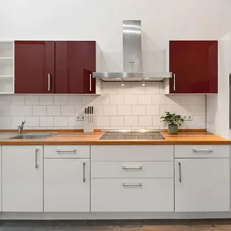 33 O, 4 And Whirlpool Apartment *