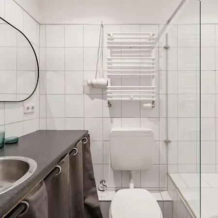Apartment 33 O, 4 And Whirlpool Berlin
